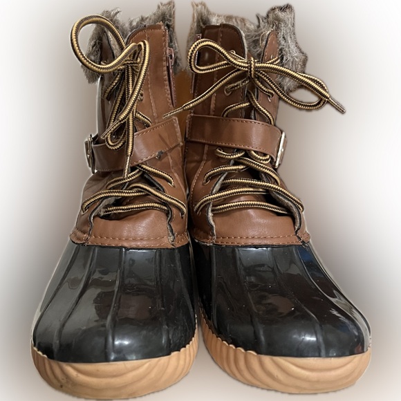 Daily Shoes Duck Boots. Waterproof. Women Size 9 - Picture 2 of 6